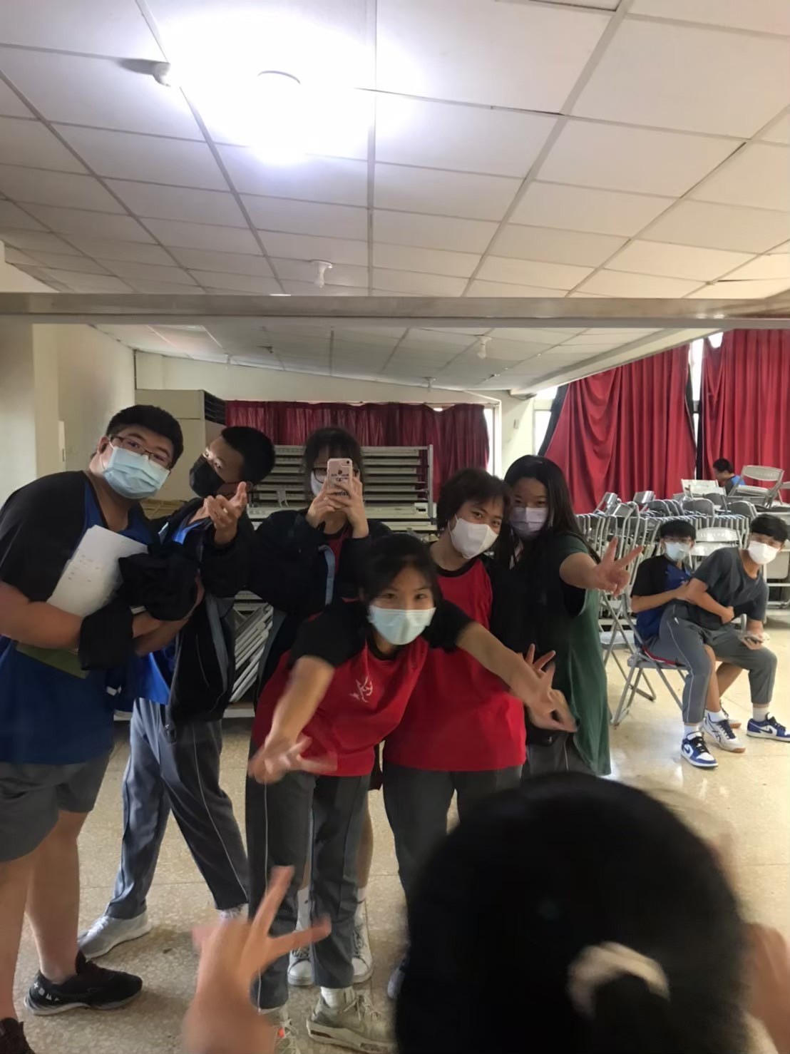 拍照要小心不要跌倒